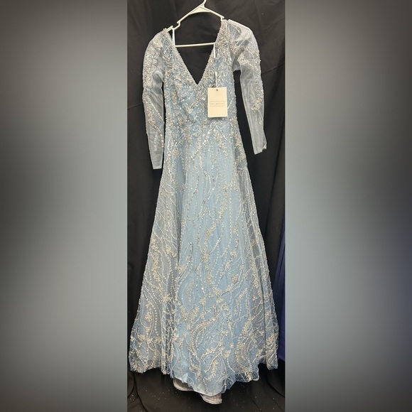 Mac Duggal 20516 NWT Elegant Blue Evening Gown One-of-a-kind - Picture 1 of 5